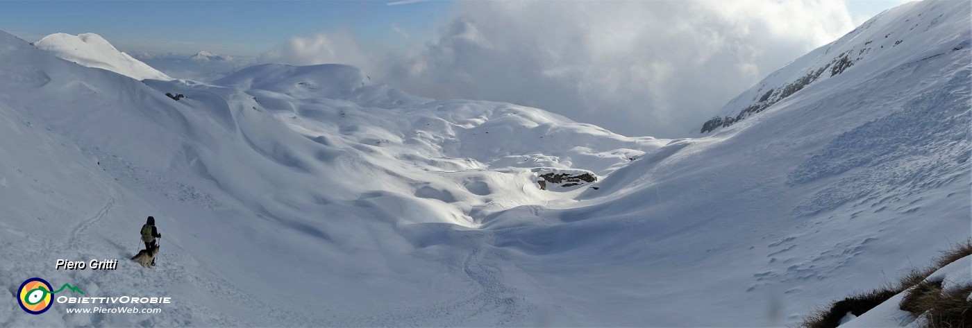 06  Godiamoci la neve scendendo dalla Bocchetta di Grem alla Baita Alta sul sent. 223.jpg